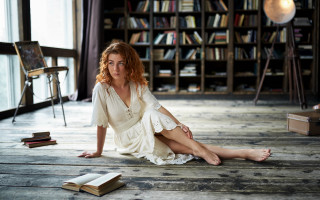 Woman barefoot blonde dress reading - a bookcase free wallpaper