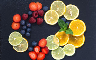 Fruit plate knife fork constellation - a bunch of fruit free wallpaper