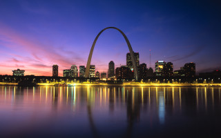 City skyline arch water reflection - a reflection of the water free wallpaper