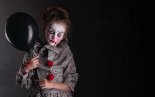 Clown balloon creepy face blood - young free wallpaper