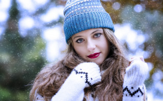Woman blue hat white sweater - a blue hat free wallpaper