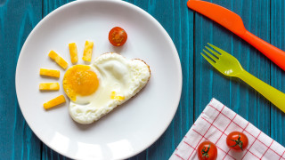 Heart egg cheese tomato fork - ed benedict free wallpaper
