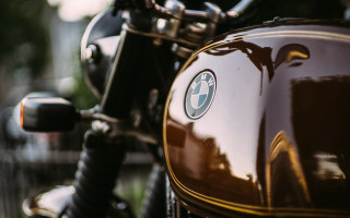 Motorcycle closeup numberplate tree background - j. c. leyendecker 8 k free wallpaper