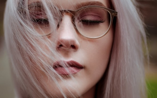 Woman glasses whitehair wind looking - the wind free wallpaper