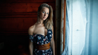 Woman dress window serious blue - natural free wallpaper