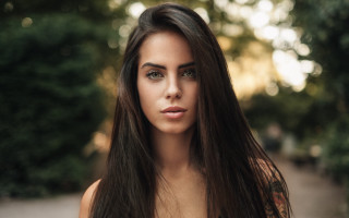 Woman longhair park bokeh portrait - the background and a sun free wallpaper