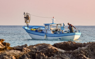 Man boat rocks hdr military - exekia free wallpaper