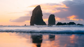 Ocean rock formation sunset waves - a rock formation in the ocean free wallpaper
