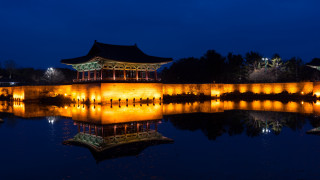 Night reflection autumn architecture fire - a reflection free wallpaper