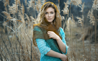 Woman blue dress field flower - a scarf free wallpaper