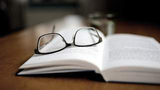 Book glasses on table water - glass free wallpaper
