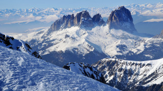 Skiing mountain snowy romanesque matte - a snowy mountain top free wallpaper