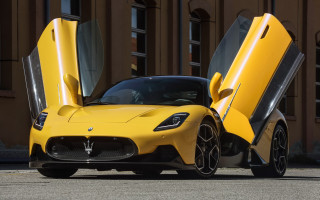 Yellow sports car open door - its door free wallpaper