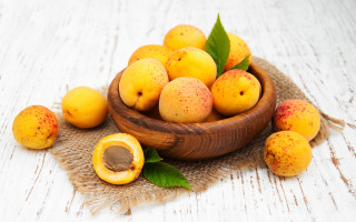 Wooden bowl fruit leaf table - a wooden bowl free wallpaper