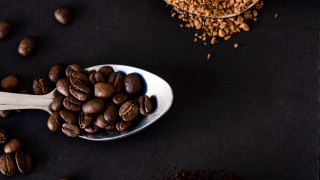 Spoon coffee beans ground coffee - professional food photography free wallpaper for desktop
