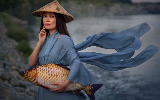 Woman hat fish cellphone kimono - a woman in a hat holding free wallpaper