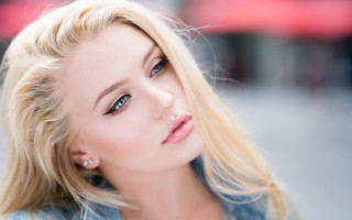 Blonde blue eyed portrait red - a picture free wallpaper for desktop