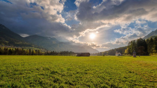 Romantic landscape barn mountain sunbeam - beautiful free wallpaper for desktop