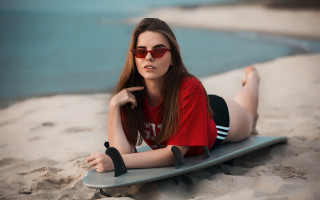 Beach woman surfboard redshirt heart - a surfboard free wallpaper