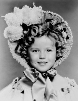Young girl bonnet floral dress - free retro wallpaper