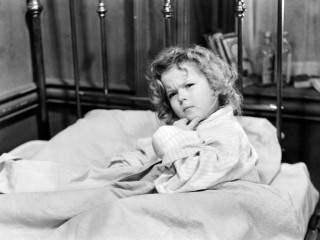 Little girl bed blanket head - a little girl free wallpaper