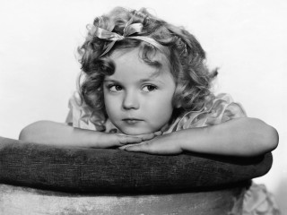 Little girl portrait chair crossed - a little girl free wallpaper