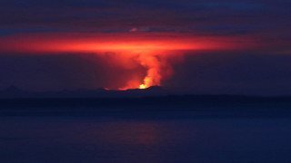 Volcano smoke red glow horizon - david alfaro siqueiros free wallpaper