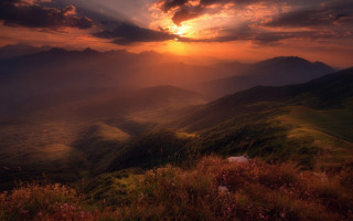 Sunset mountain range clouds hills 2 - a sunset over a mountain range free wallpaper