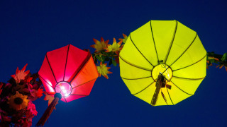 Colorful umbrellas night vibrant cloisonnism - andrew law free wallpaper