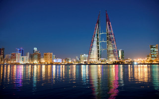 Tall building water night cityscape - the middle of a body free wallpaper