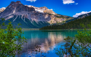 Mountain lake reflection trees clouds 5 - a mountain range free wallpaper for desktop