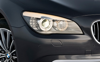 Car headlight grills ultrafine detailed - an ultrafine free wallpaper for desktop