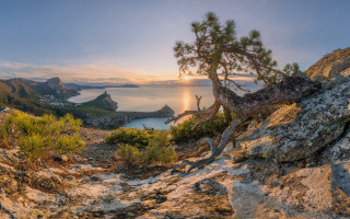 Rocky cliff lake mountains sunset - a rocky cliff free wallpaper