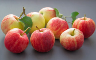 Apples leaves table food photography - a table top free wallpaper
