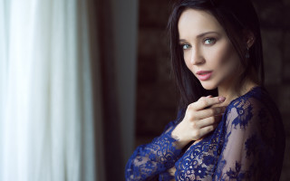 Woman blue dress arabesque portrait 2 - eye free wallpaper for desktop