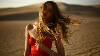 Desert woman in red dress - andor basch free wallpaper