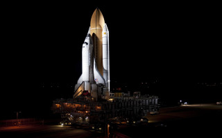 Space shuttle night city planet - the side of the building free wallpaper