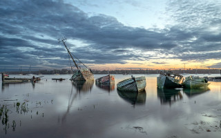 Boats lake cloudy sunset puzzle - a group of boats free wallpaper