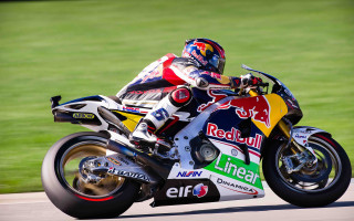 Motorcycle rider jigsaw superflat raytracing - grass free wallpaper