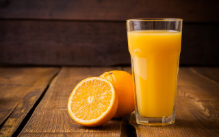 Orange juice glass orange slice 2 - a wooden background free wallpaper