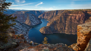 Lake canyon cliff tiltshift beautiful - christo free wallpaper