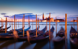 Boats lake sunset city reflection - a lake free wallpaper