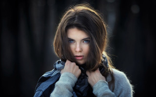 Blue eyes scarf posing dark - a picture in the dark free wallpaper