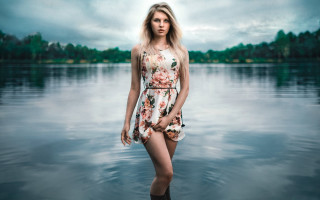 Woman water standing crossed legs - artur tarnowski free wallpaper