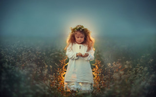 Little girl flower field halo - a little girl free wallpaper