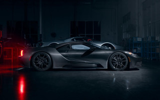 Black sports car red light 7 - the back of the car free wallpaper