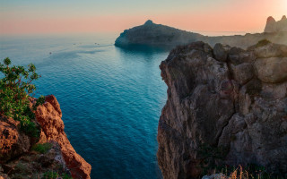 Rocky cliff ocean island boat - beautiful landscape free wallpaper