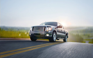 Truck headlight blurry background realistic - chica macnab free wallpaper