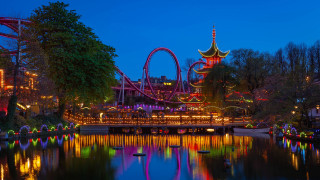 Rollercoaster night lights reflect water - bernt tunold free wallpaper