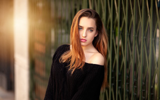Woman bamboo fence portrait outdoors - portrait photography free wallpaper for desktop